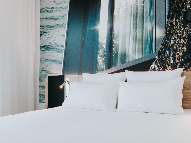 Novotel Angers Centre Gare image