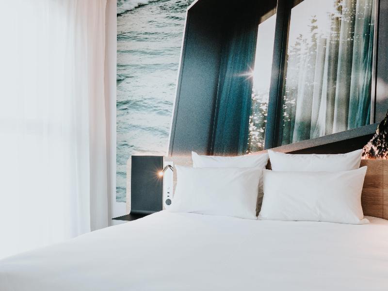 Novotel Angers Centre Gare image