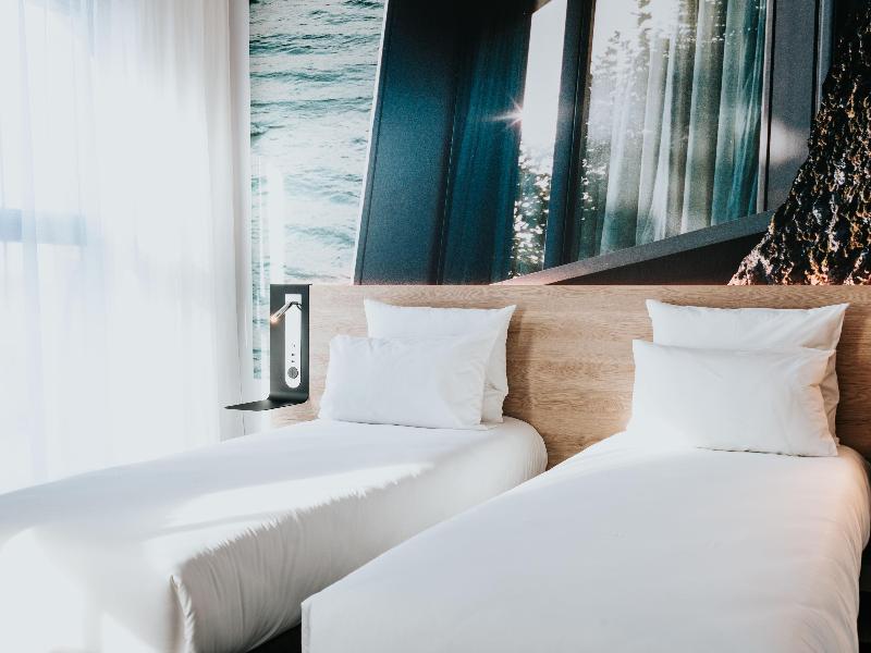 Novotel Angers Centre Gare image