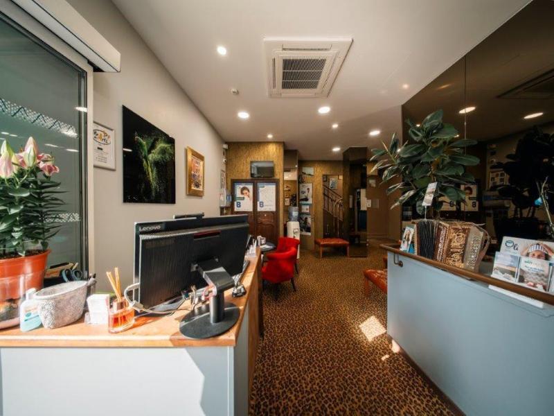 Brit Hotel Privilege Lisieux – La Villa Des Arts image