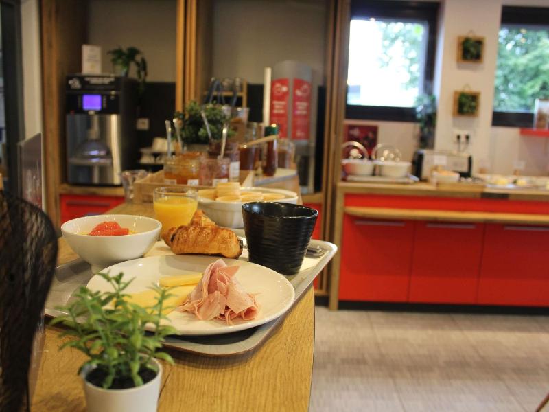 ibis Soissons image