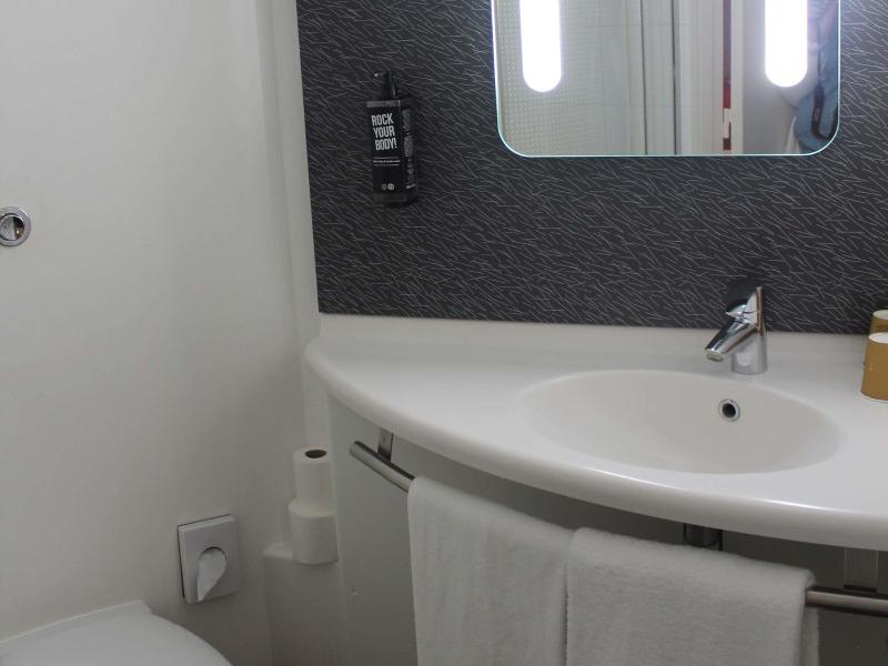 ibis Soissons image