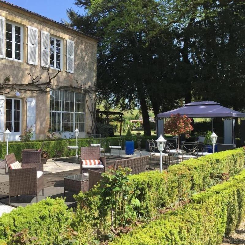 Hôtel La Roseraie — exterior view