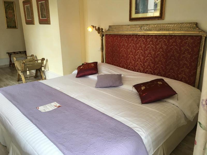 Hôtel La Roseraie image