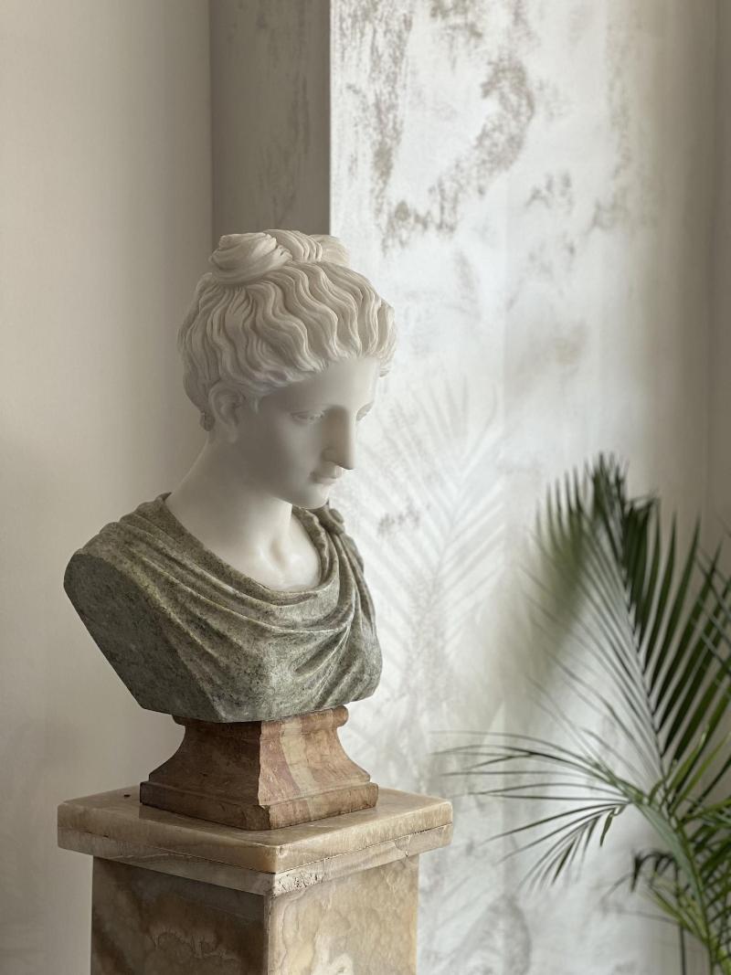 Class Hotel image