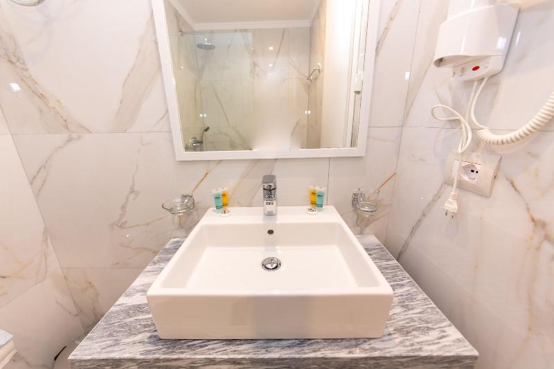 Class Hotel image