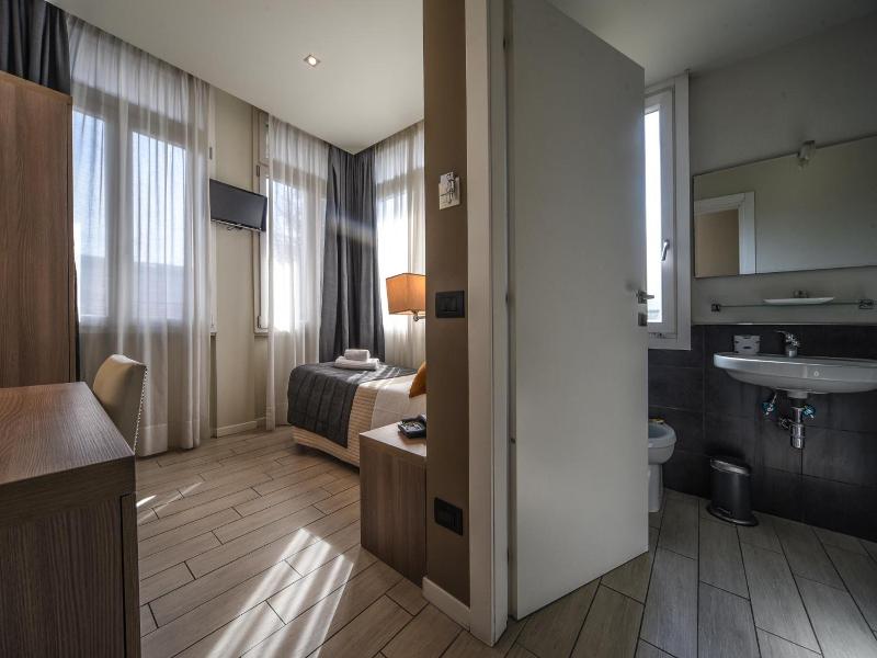 Hotel Zara Milano image