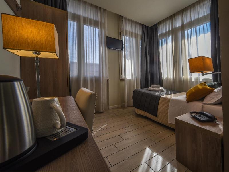 Hotel Zara Milano image