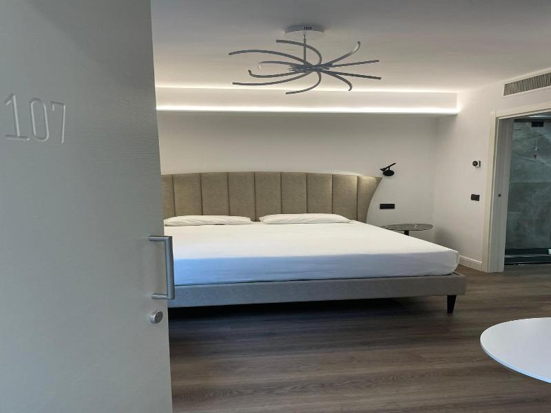 Hotel Zara Milano image