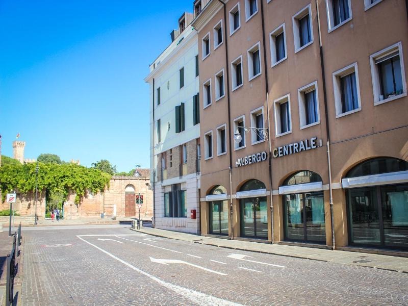 Hotel Centrale image