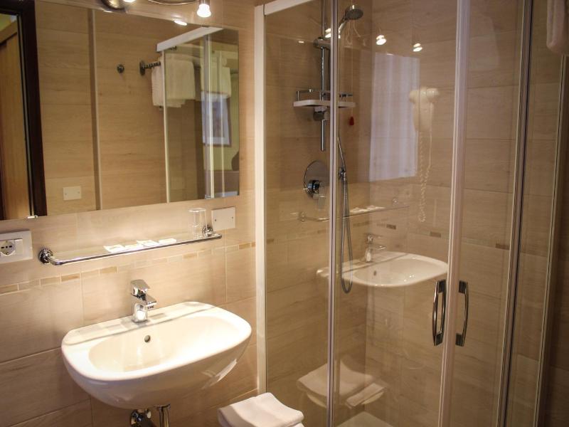 Hotel Centrale image