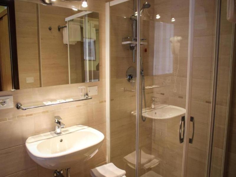Hotel Centrale image