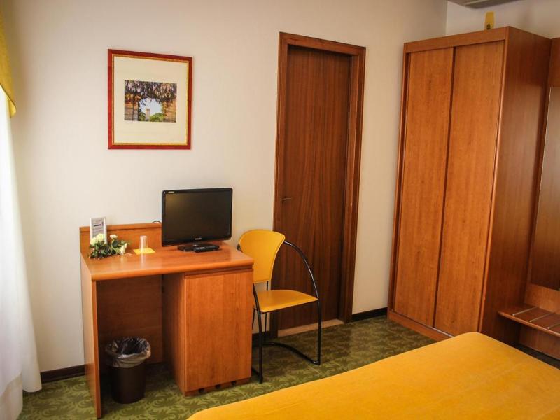 Hotel Centrale image