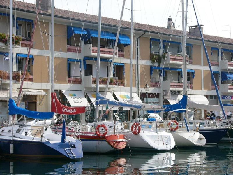 Hotel Serena image