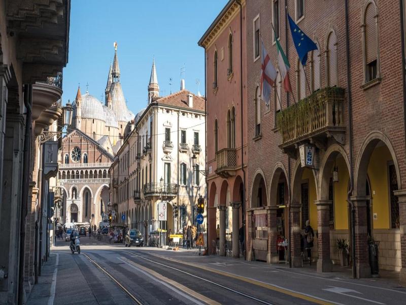 Hotel Mignon image