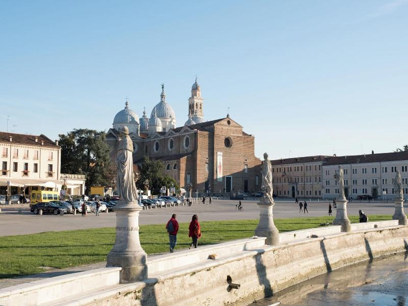 Hotel Mignon image