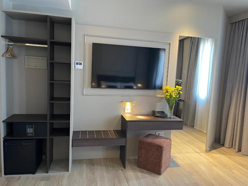 Hotel Mignon image