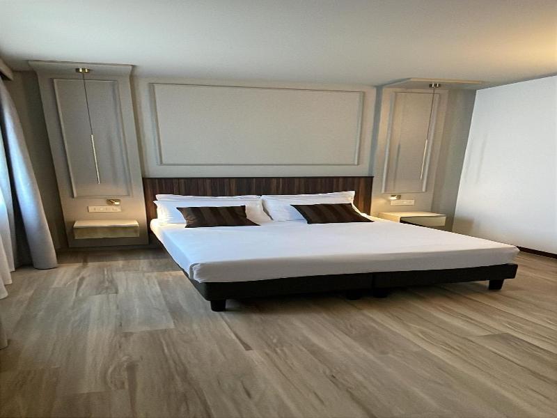 Hotel Mignon image