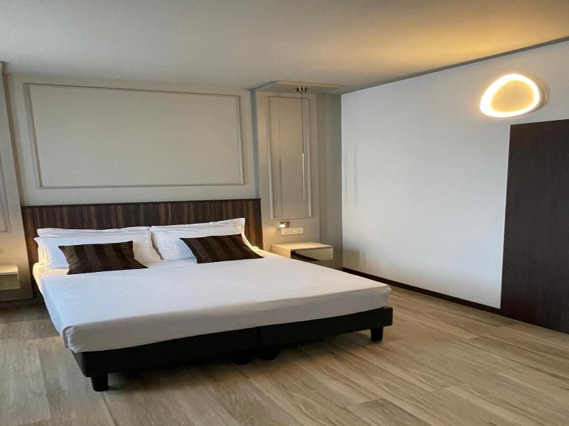 Hotel Mignon image