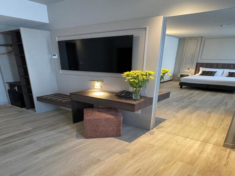 Hotel Mignon image