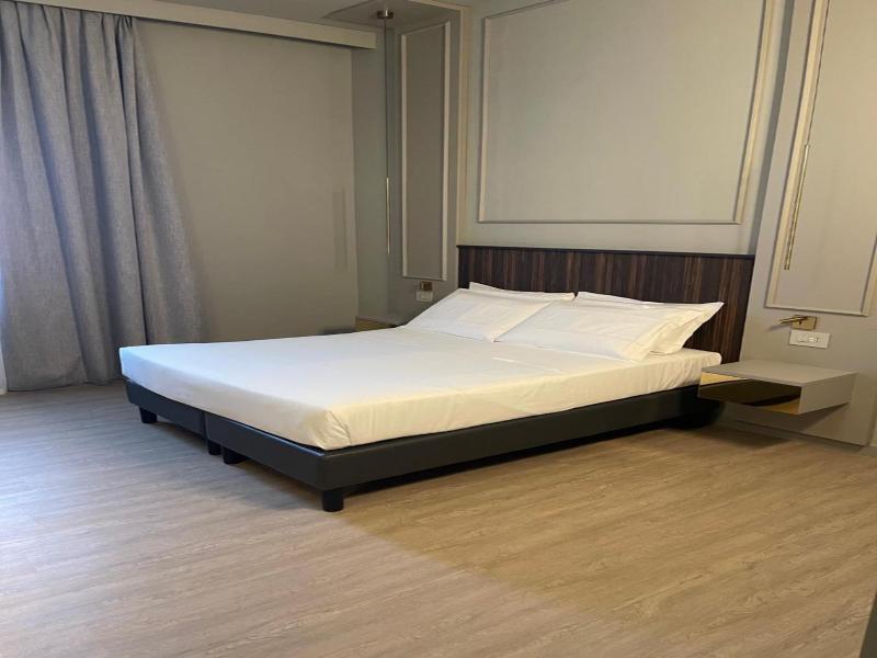 Hotel Mignon image