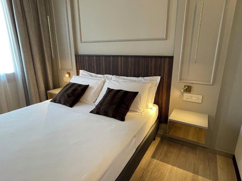 Hotel Mignon image