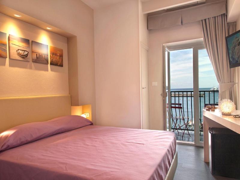 Hotel L'Approdo image