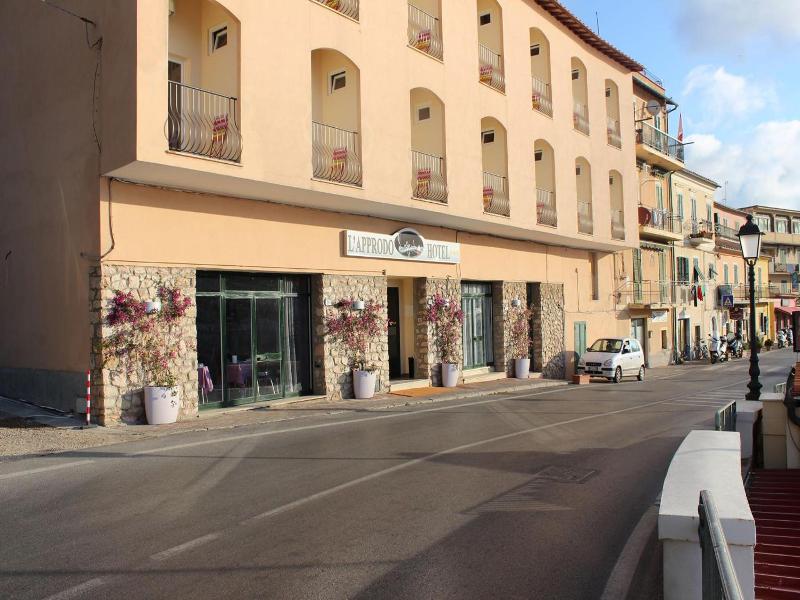 Hotel L'Approdo image