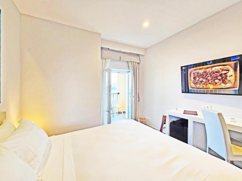 Hotel L'Approdo image
