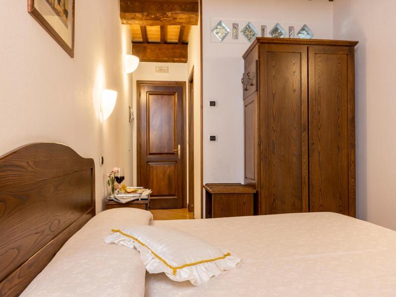 Hotel La Pace image