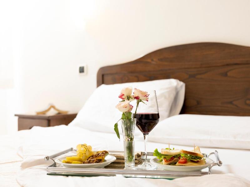 Hotel La Pace image