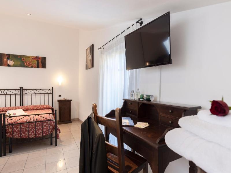Hotel La Pace image