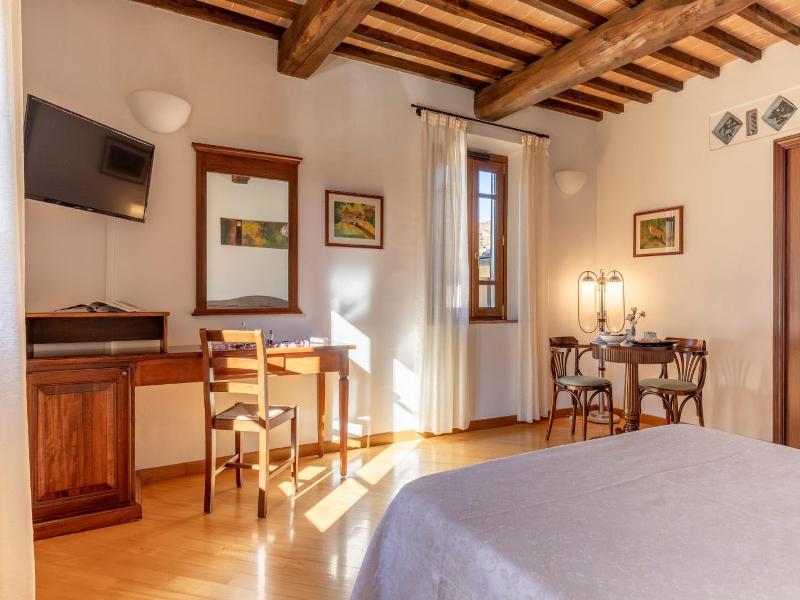 Hotel La Pace image