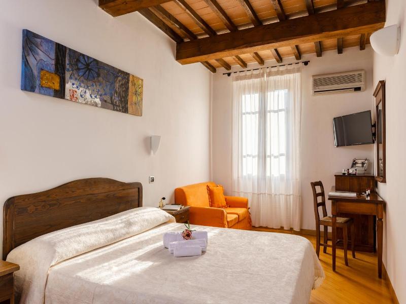 Hotel La Pace image