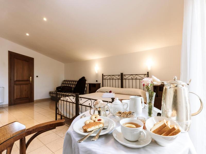 Hotel La Pace image