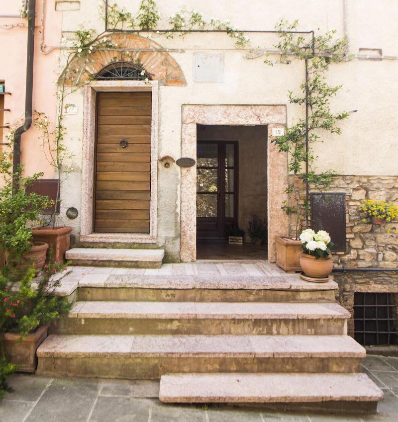 Le Dame Del Borgo image