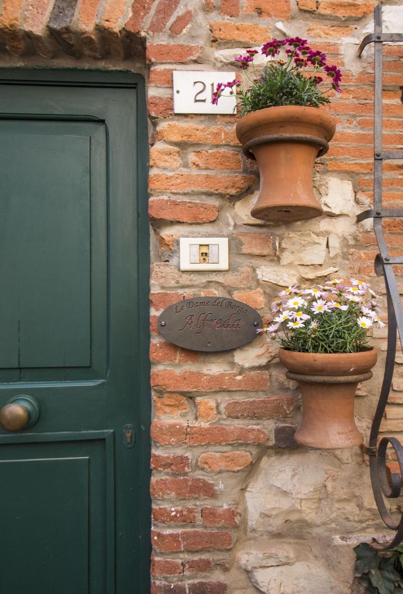 Le Dame Del Borgo image