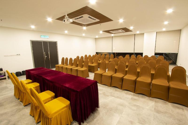 AZ Hotel & Serviced Apartments image