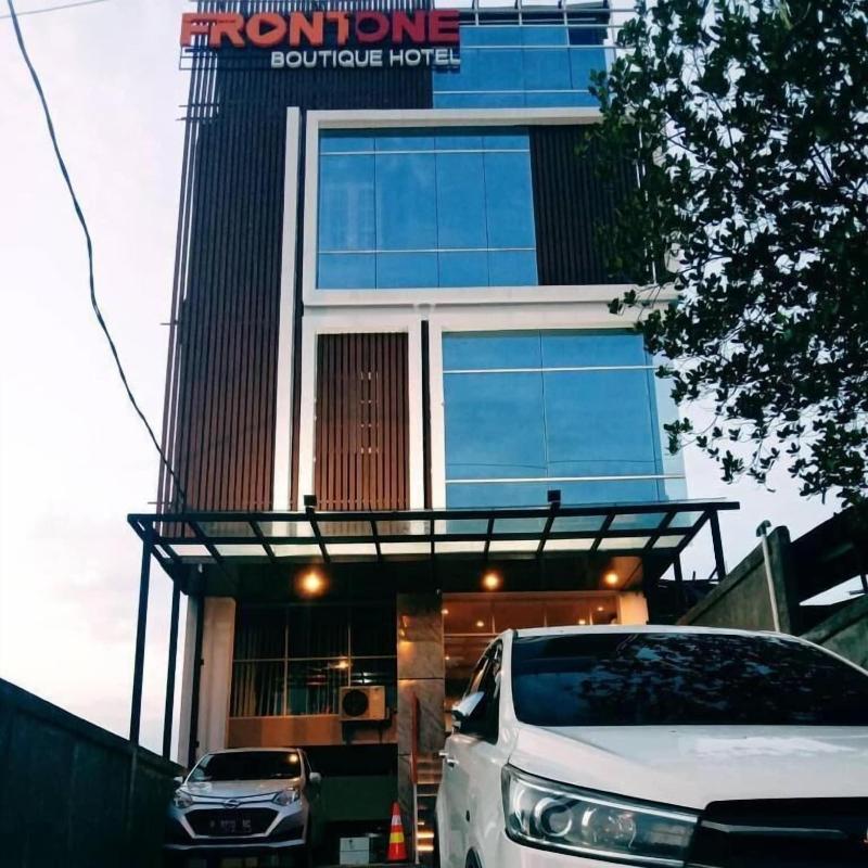 Front One Boutique Tugu Muda Semarang image