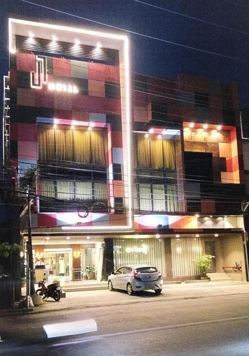 J7 Hotel Iloilo image