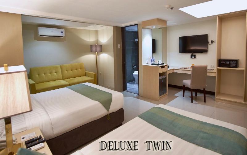 J7 Hotel Iloilo image