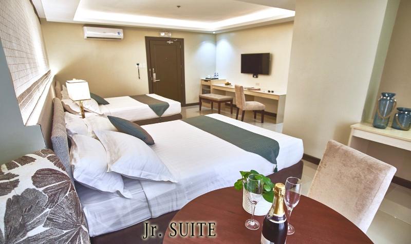 J7 Hotel Iloilo image