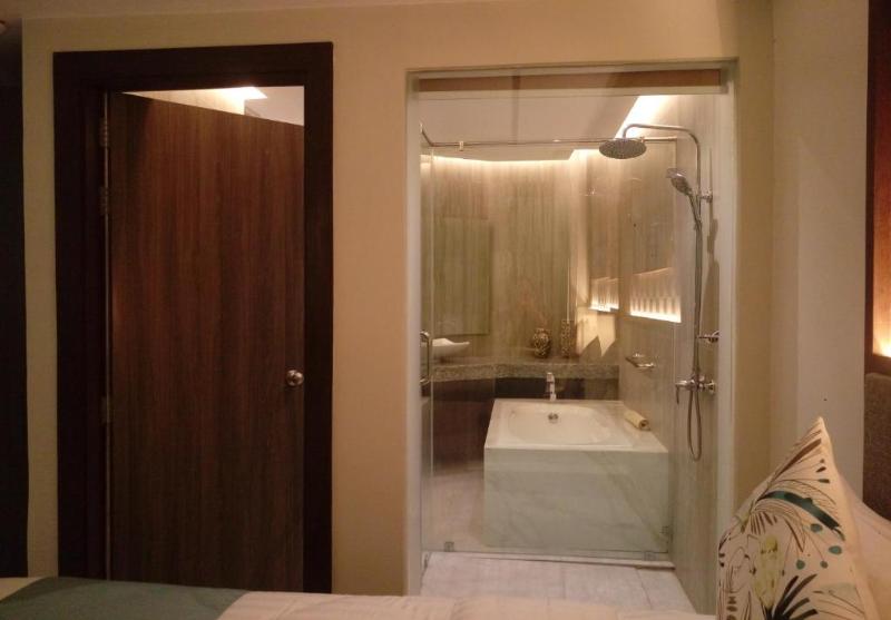 J7 Hotel Iloilo image