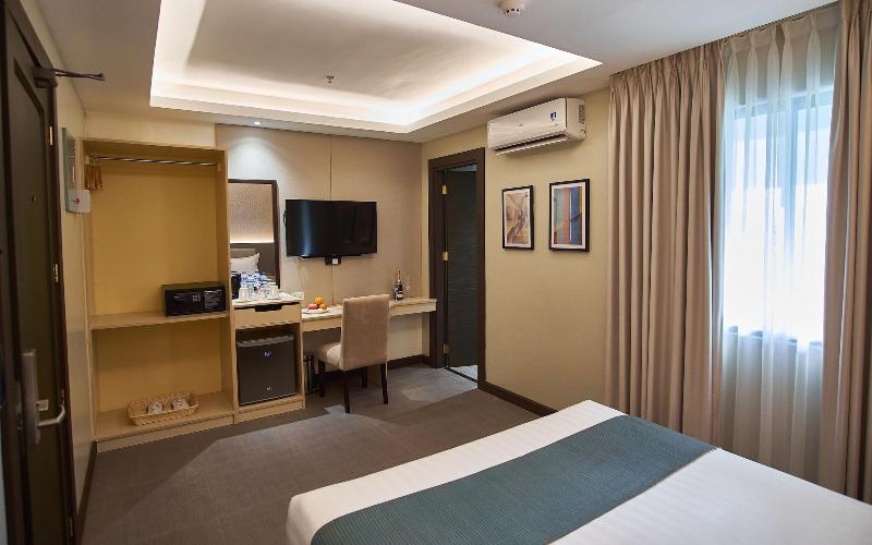 J7 Hotel Iloilo image