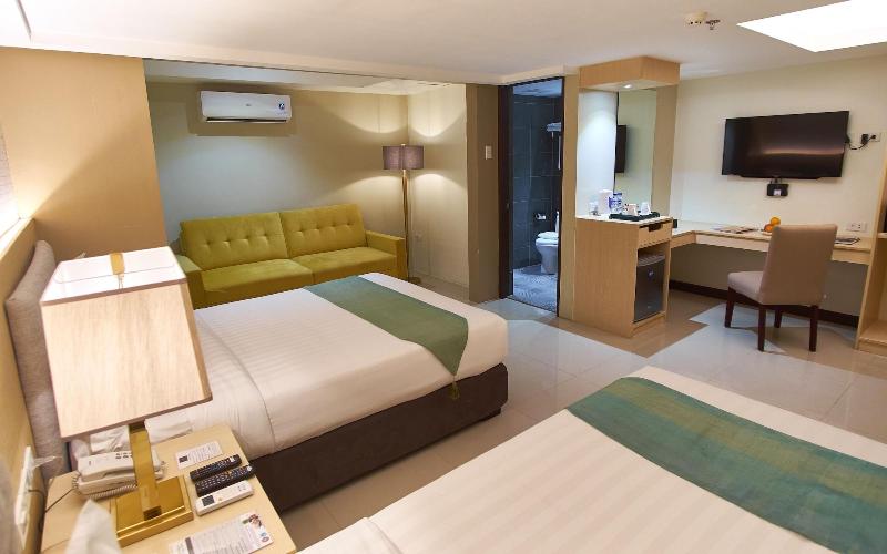 J7 Hotel Iloilo image