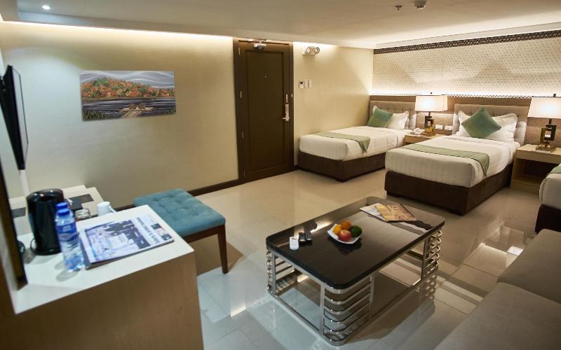 J7 Hotel Iloilo image