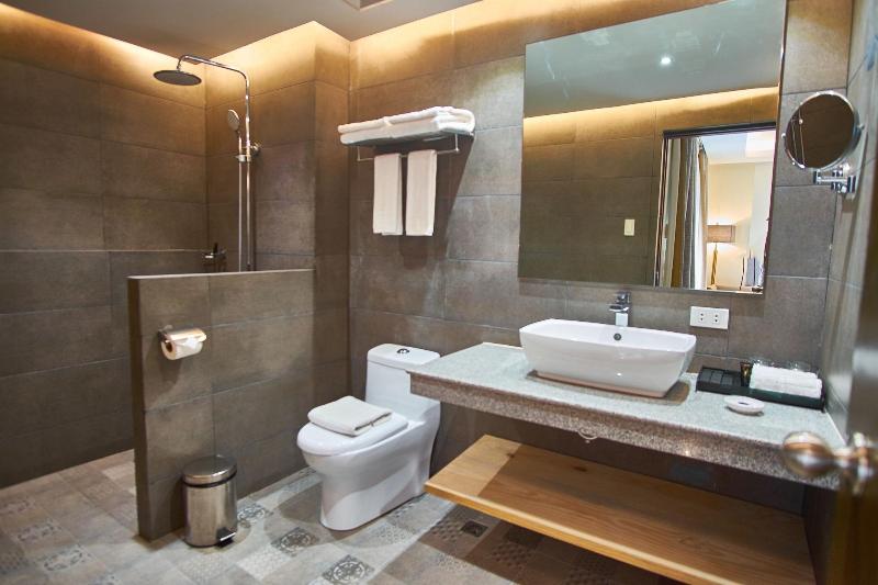 J7 Hotel Iloilo image