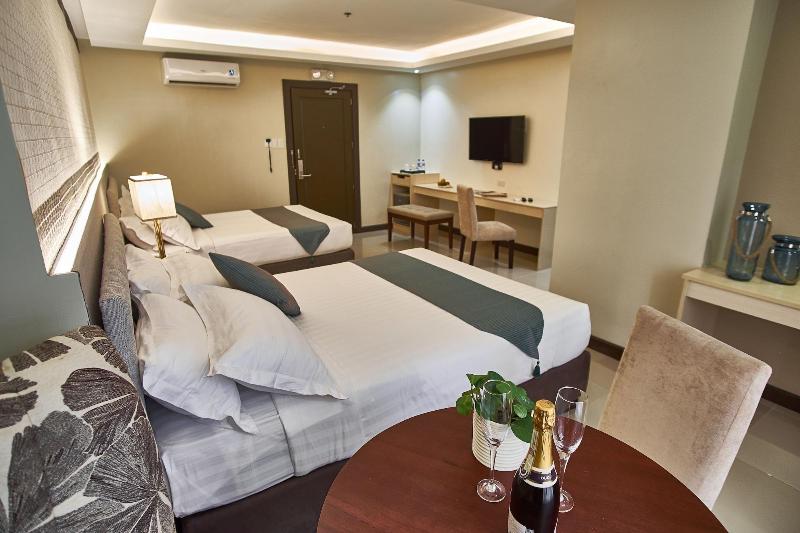 J7 Hotel Iloilo image