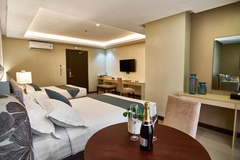 J7 Hotel Iloilo image