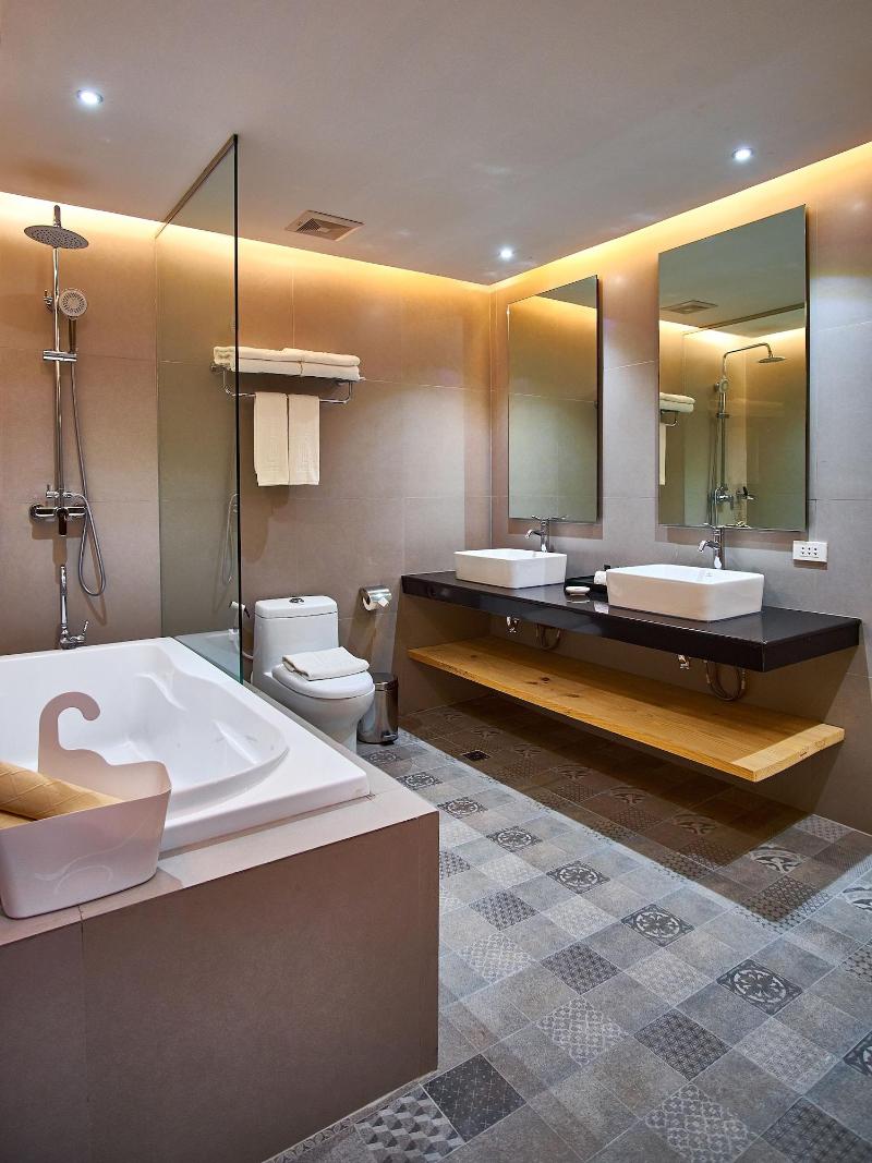 J7 Hotel Iloilo image